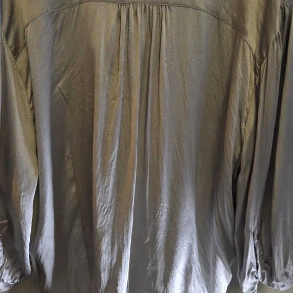 Dialouge Silk Blouse 2X ✨ Silver Gray Satin Button Front Flowy Minimalist Top - Picture 7 of 16